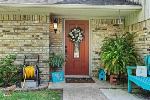 905 Moonbeam Ave, Center, TX 75935