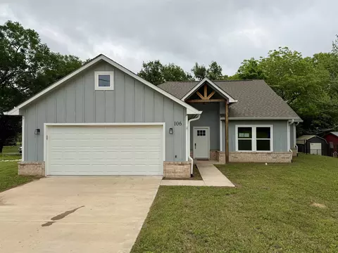 106 Elm St, Winona, TX 75792