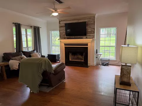 Living - 235 L Lee, Longview, TX 75605 photo 2 of 2