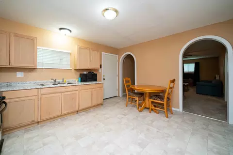 Entry Way - 809 Herbert, Marshall, TX 75670 photo 2 of 4