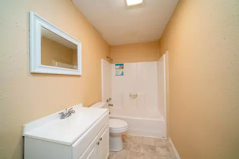 Bath - 809 Herbert, Marshall, TX 75670 photo 1 of 3