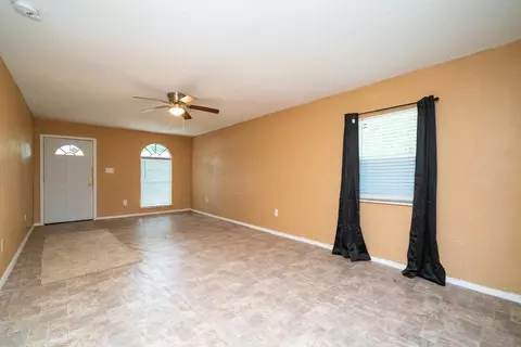 Living - 809 Herbert, Marshall, TX 75670 photo 1 of 8