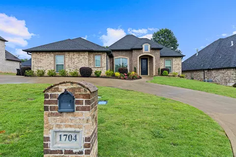 1704 Riviera, Longview, TX 75605