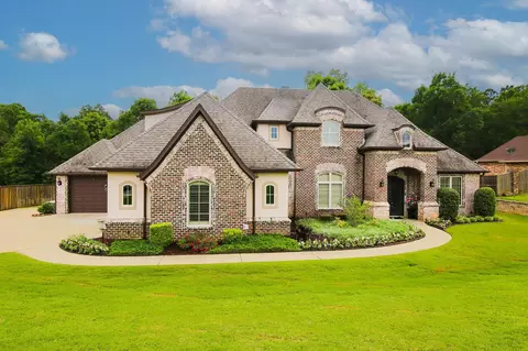 125 Alexis Dr, Longview, TX 75605