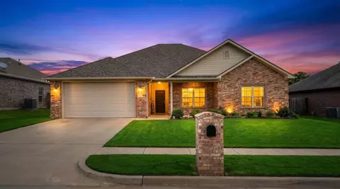 114 Brookway Ln, Longview, TX 75605