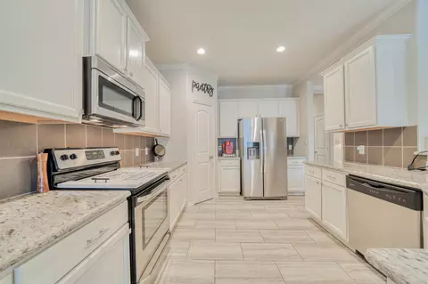 Kitchen - 114 Brookway Ln, Longview, TX 75605 photo 4 of 6
