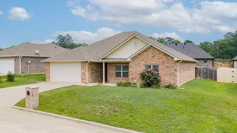 Exterior - 114 Brookway Ln, Longview, TX 75605 photo 4 of 5