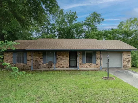 2813 Rampy St, Gladewater, TX 75647