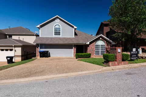 2 Oak Creek Ridge Dr, Longview, TX 75605