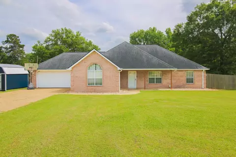 119 Pea Reaux Ln, Gladewater, TX 75647