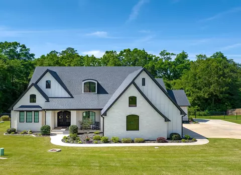 105 Alexis Dr, Longview, TX 75605