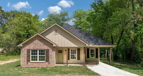 1124 Hackberry Rd, Gladewater, TX 75647