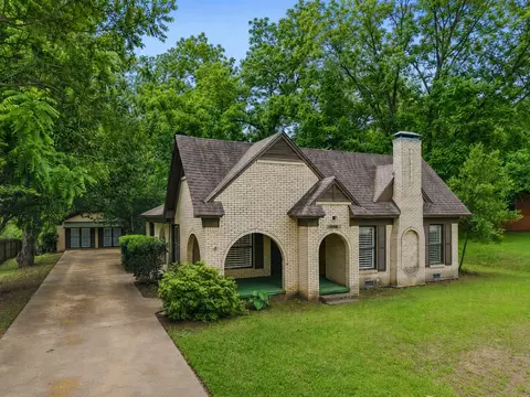 202 College St, Big Sandy, TX 75755