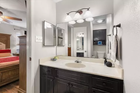 Bath - 302 Cindi Ct, Longview, TX 75605 photo 3 of 4