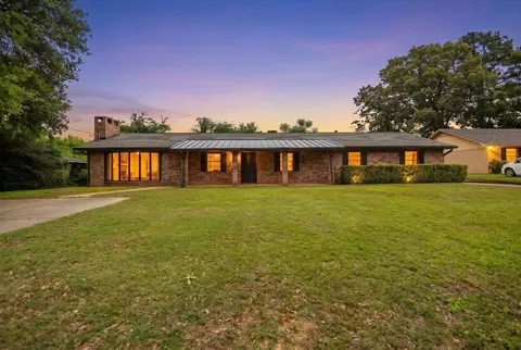 3007 Royal Dr, Kilgore, TX 75662
