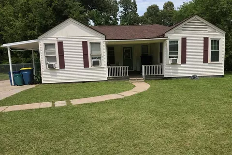 1107 E North St, Kilgore, TX 75662
