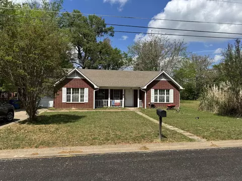 917 Leach St, Kilgore, TX 75662