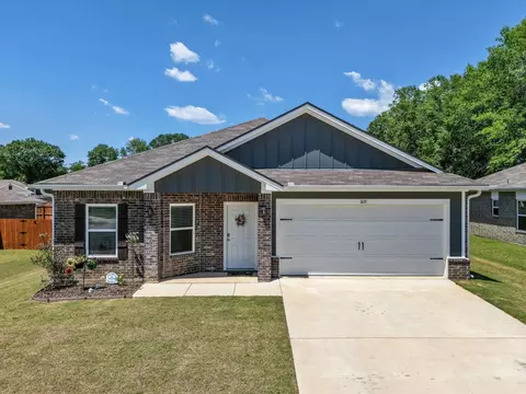 1105 Candice Dr, Whitehouse, TX 75791