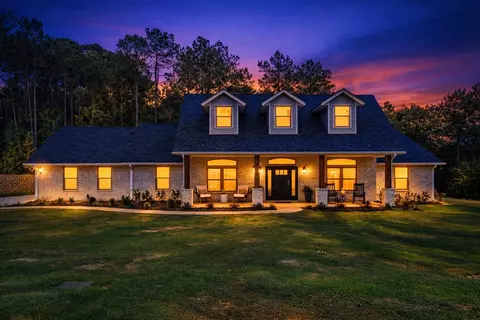 275 Fox Glove Ln, Longview, TX 75605