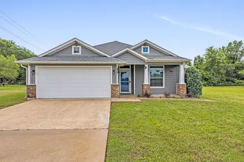 407 Hiawatha St, Longview, TX 75603