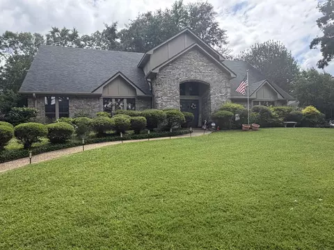 1208 Daffodil Ln, Longview, TX 75604
