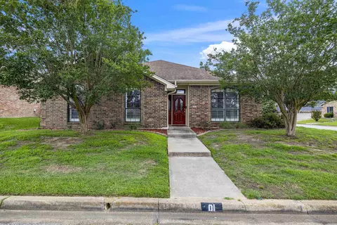 1 Friendswood Dr, Longview, TX 75605