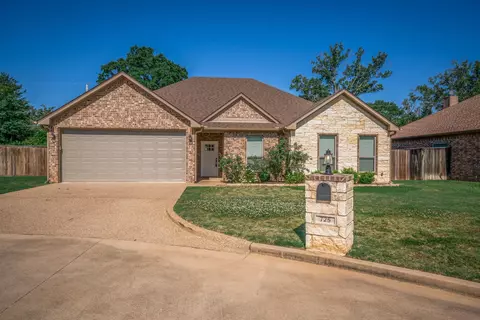 725 Cove Pl, Longview, TX 75604