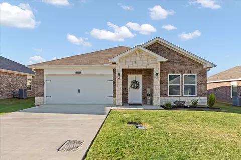 1120 Mission Creek Dr, Longview, TX 75601
