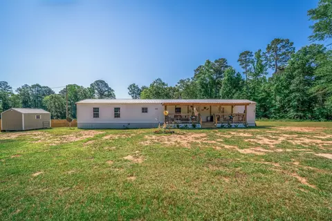 136 Woodlawn Estates Dr, Marshall, TX 75670