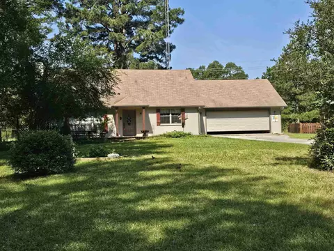 411 Green Meadow Trl, Holly Lake Ranch, TX 75765