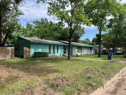 1213 Irving St, Daingerfield, TX 75638
