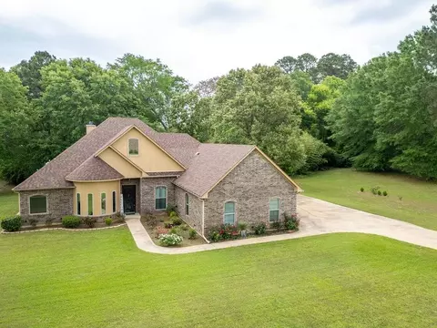151 Riverwood Dr, Longview, TX 75603
