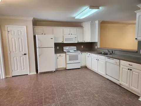 1803 Riverstone Ln, Longview, TX 75605 photo 3
