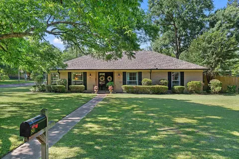 801 Elizabeth St, Gilmer, TX 75644