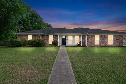 202 Monterrey Ln, White Oak, TX 75693
