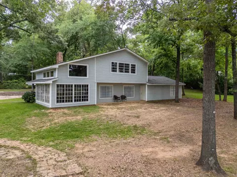 208 W Lake Devernia, Longview, TX 75604