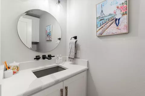 Bath - 4301 Windrush Blvd, Longview, TX 75604 photo 4 of 4