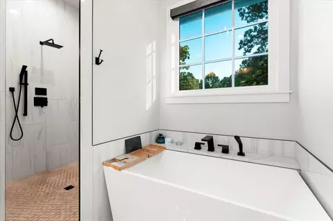 Bath - 4301 Windrush Blvd, Longview, TX 75604 photo 2 of 4