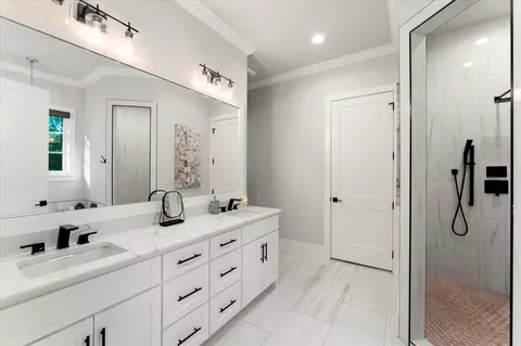 Bath - 4301 Windrush Blvd, Longview, TX 75604 photo 1 of 4