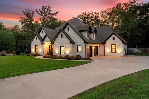 Exterior - 4301 Windrush Blvd, Longview, TX 75604 photo 2 of 6