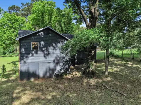 Exterior - 2802 Granite Dr, Longview, TX 75604 photo 5 of 9