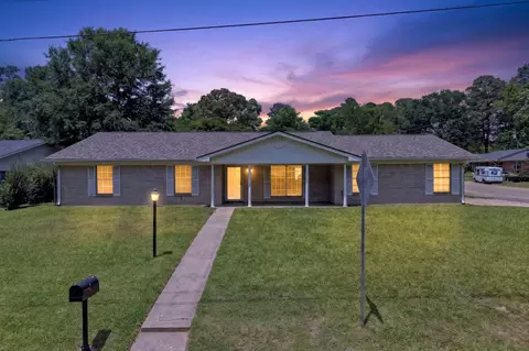 1 Tanglewood Ct, Longview, TX 75604