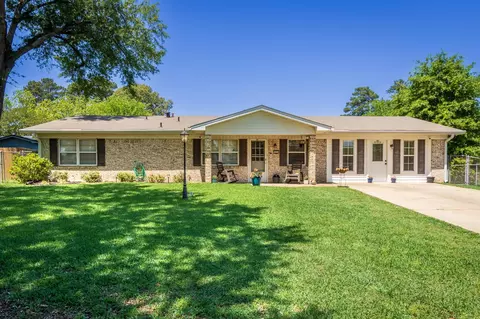 1020 Kay Dr, Gladewater, TX 75647