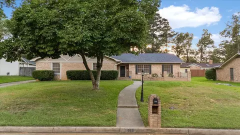 713 Wedgewood Ln, Longview, TX 75604