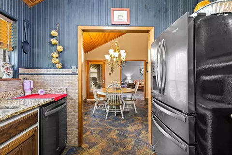 Kitchen - 32 Stonegate, Longview, TX 75601 photo 2 of 2