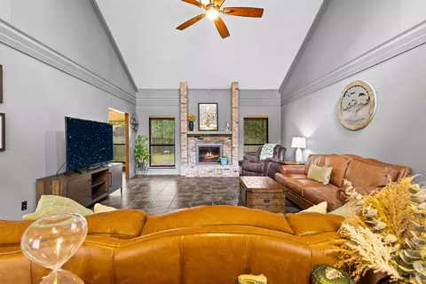 Living - 32 Stonegate, Longview, TX 75601 photo 3 of 3