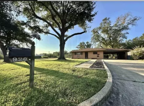 920 Emmons St, Kilgore, TX 75662