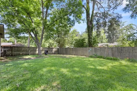 Exterior - 801 Park St, Gilmer, TX 75644 photo 4 of 5