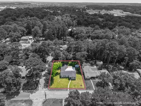 View/Area - 801 Park St, Gilmer, TX 75644 photo 3 of 5