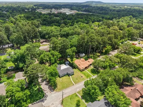 View/Area - 801 Park St, Gilmer, TX 75644 photo 4 of 5